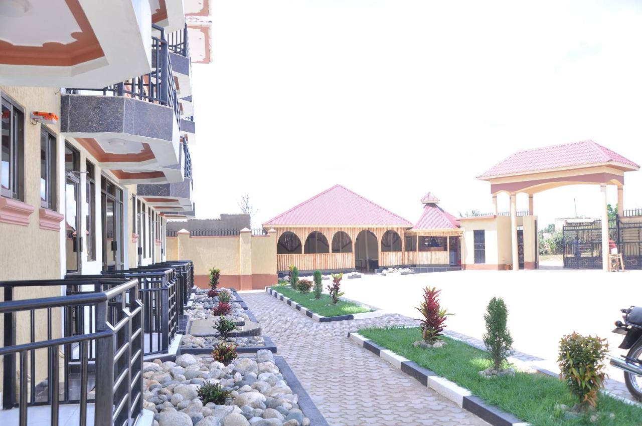 Golden View Hotel Ibanda Екстер'єр фото