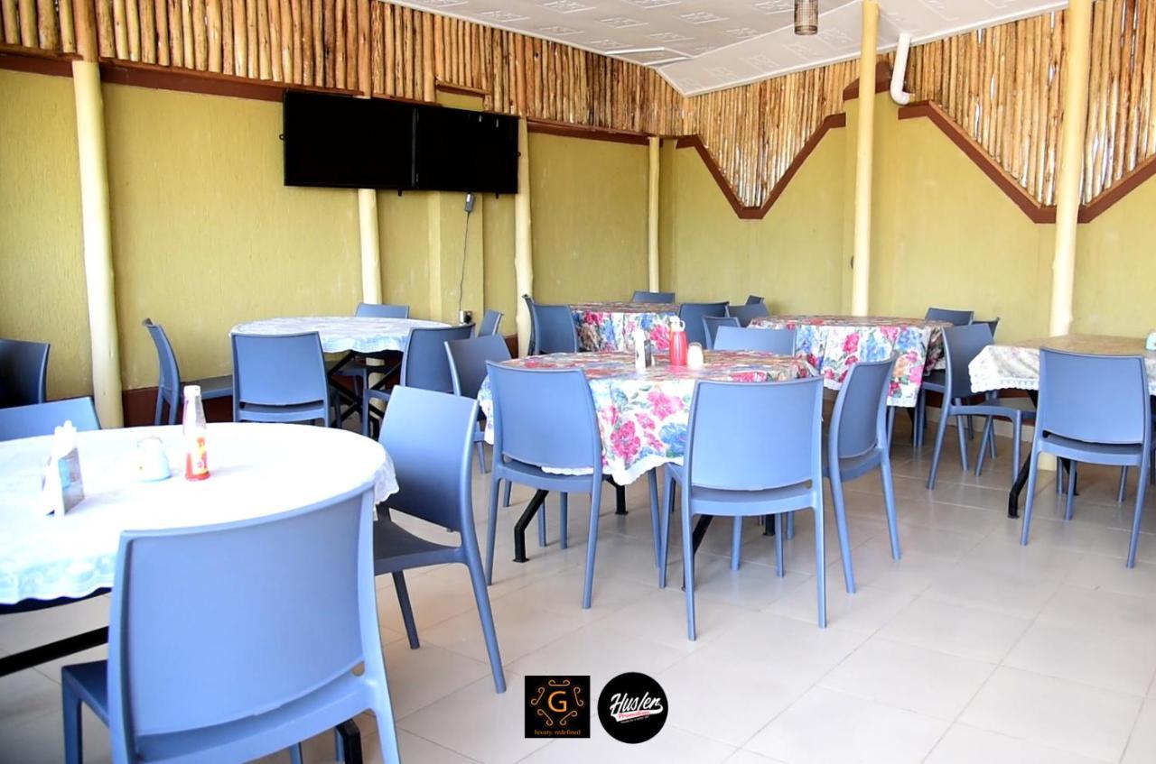 Golden View Hotel Ibanda Екстер'єр фото