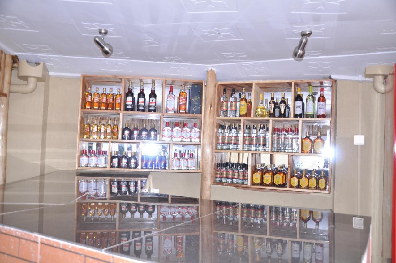 Golden View Hotel Ibanda Екстер'єр фото