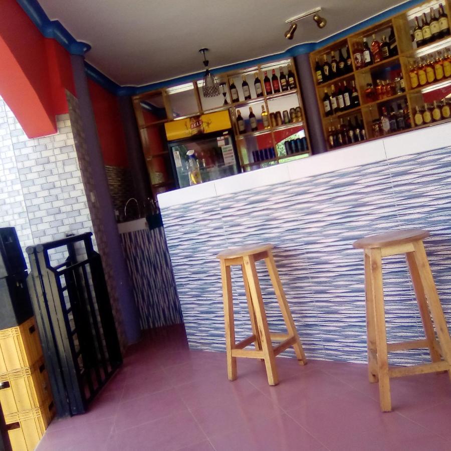 Golden View Hotel Ibanda Екстер'єр фото