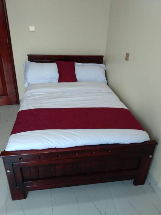 Golden View Hotel Ibanda Екстер'єр фото