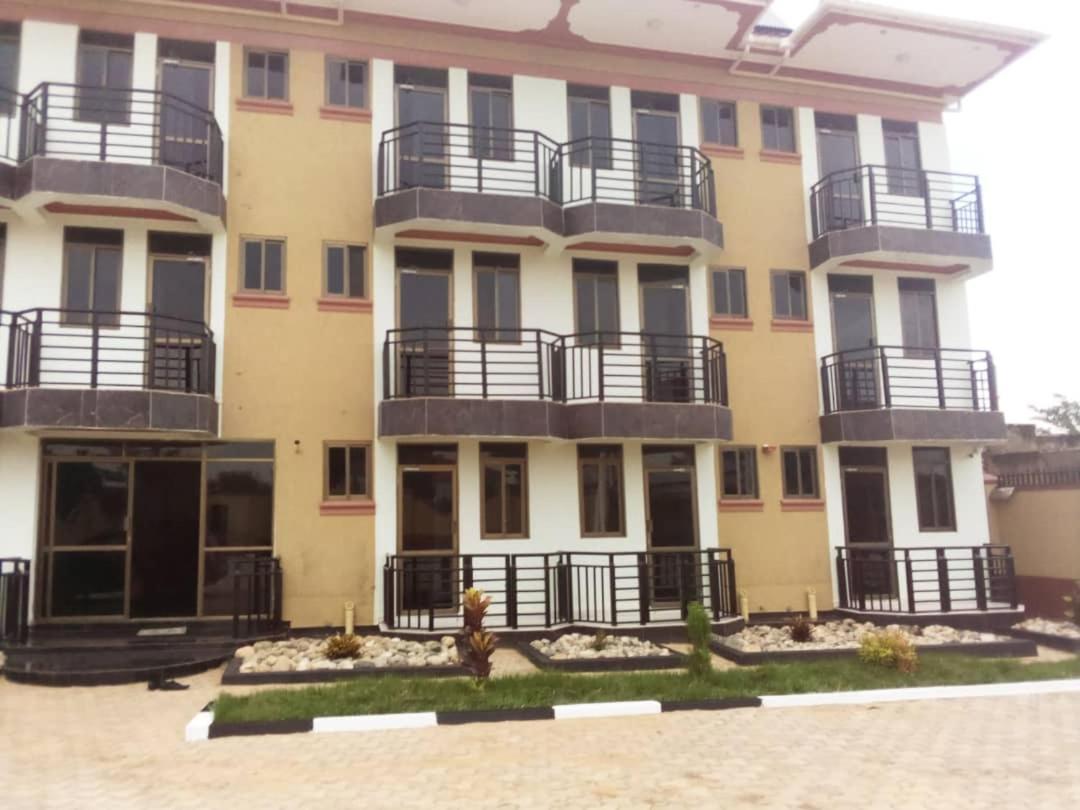 Golden View Hotel Ibanda Екстер'єр фото